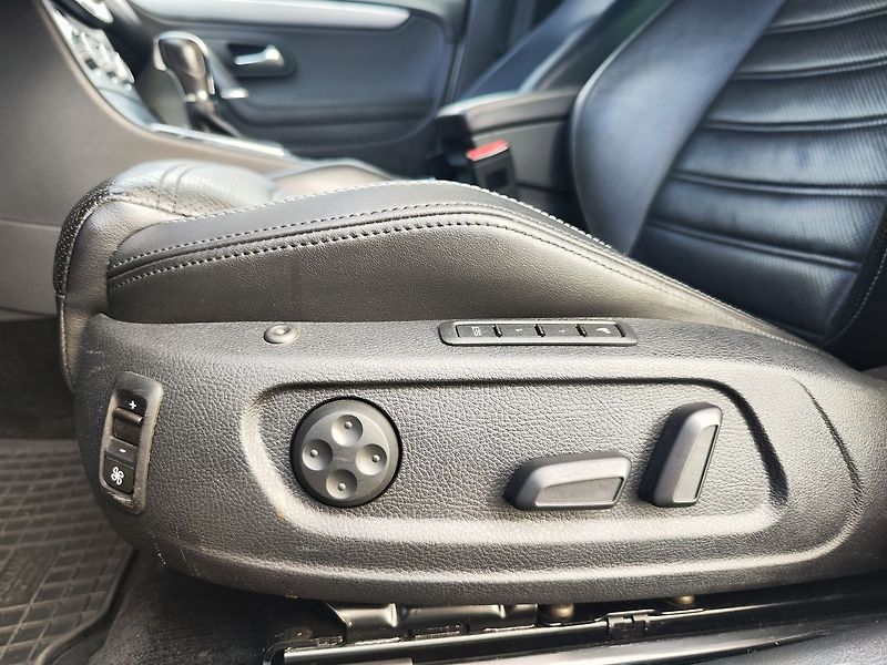 Volkswagen CC 2.0 TDI/130kW Sportline 4x4 AT - fotka 29 z 30