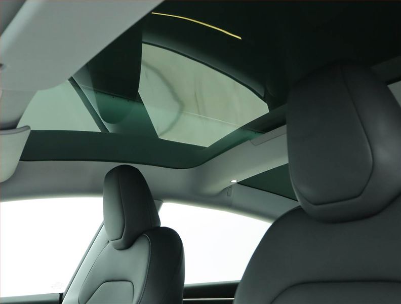 Tesla Model 3 (2023) Standard Range LFP, SoH 96% - fotka 20 z 23