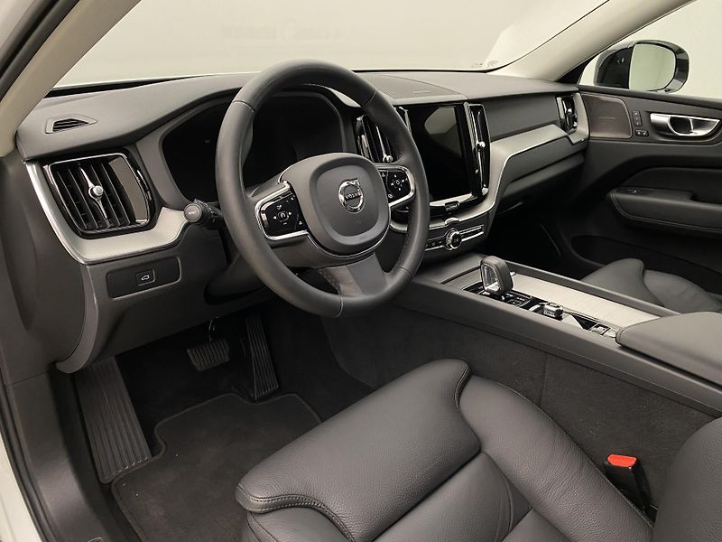 Volvo XC60 B5 AWD DARK PLUS AUT CZ - fotka 4 z 60