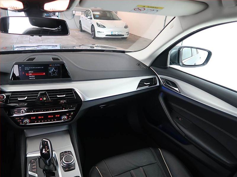 BMW Řada 5 (2017) Luxury Line 520d xDrive, 4X4 - fotka 8 z 24
