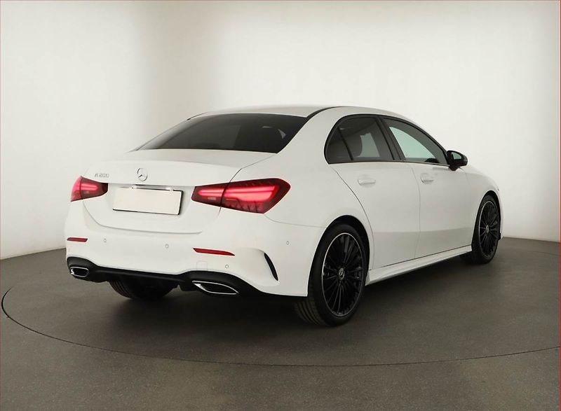 Mercedes-Benz Třídy A (2025) A 200, AMG Line, Navigace - fotka 5 z 23