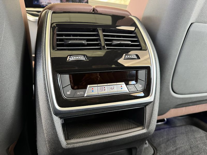 BMW X7 40d xDrive*M-SPORT*REZERVACE! - fotka 45 z 57