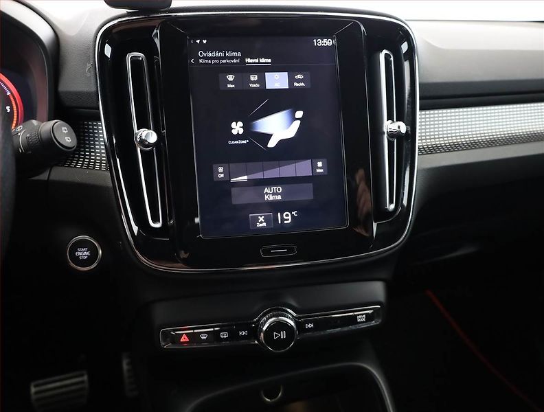 Volvo XC40 (2019) D4 AWD, 4X4, Automat, Kůže - fotka 10 z 13