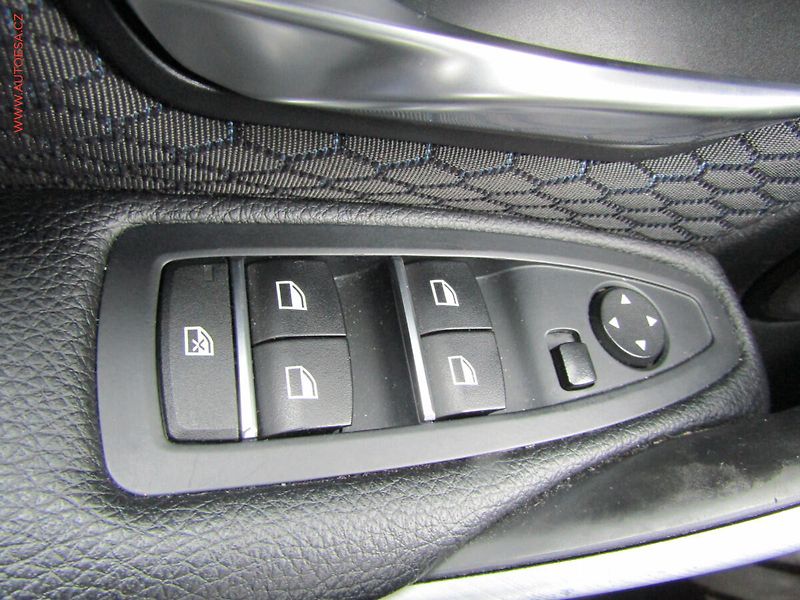 BMW Řada 3 (2016) 2.0d 318d, M Paket, AT - fotka 12 z 21