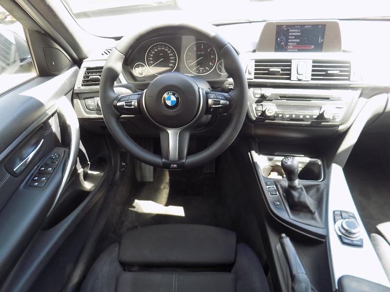 BMW Řada 3 (2014) 320 D 135 KW - fotka 10 z 13