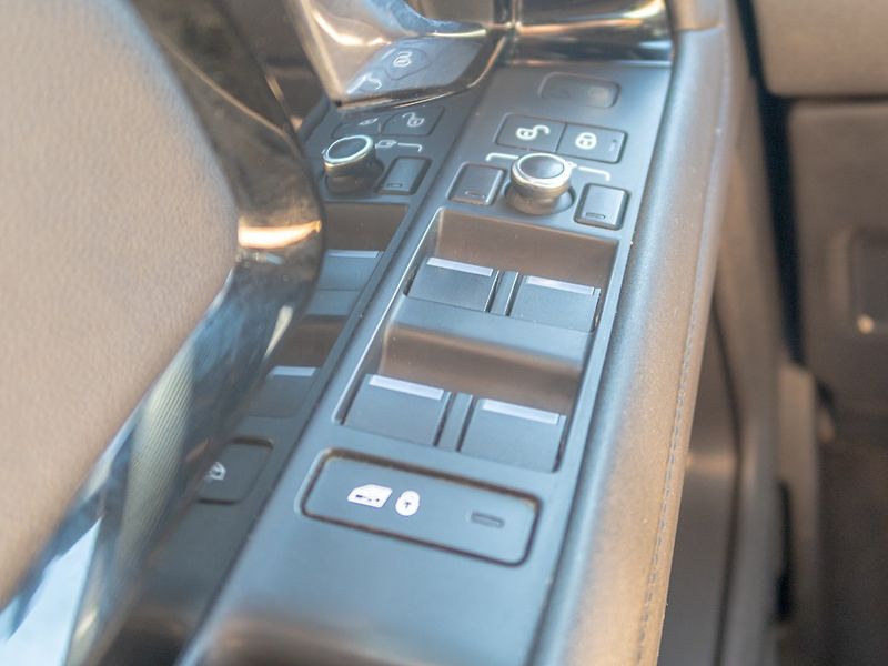 Land Rover Range Rover Evoque (2020) 2.0D 110KW - BLACK - fotka 30 z 47