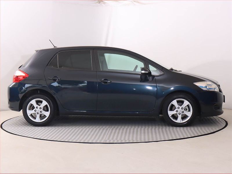 Toyota Auris (2012) 1.4 D-4D, Navi, Vyhř. sedaček - fotka 6 z 17