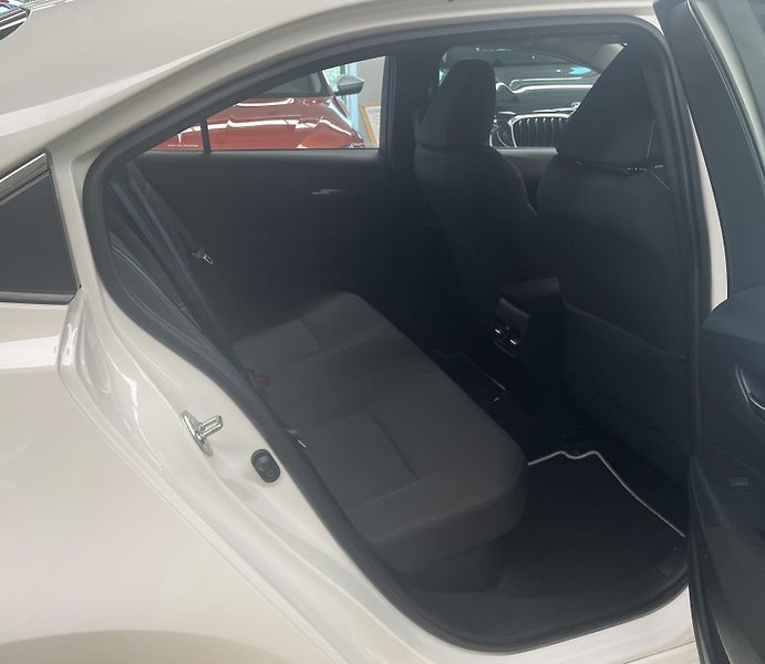Toyota Corolla 1.8 Hybrid Active, e-CVT, ČR - fotka 12 z 25