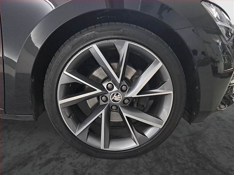 Škoda Superb (2019) Sportline 2.0 TDI, Automat - fotka 15 z 18