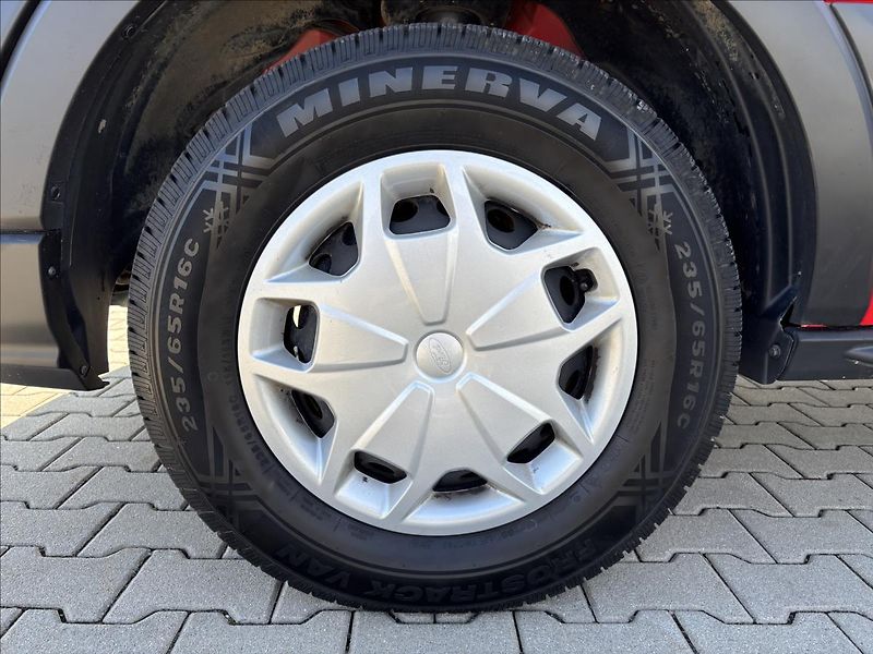Ford Transit 2,0 EcoBlue 96kW L2 DPH - fotka 9 z 37