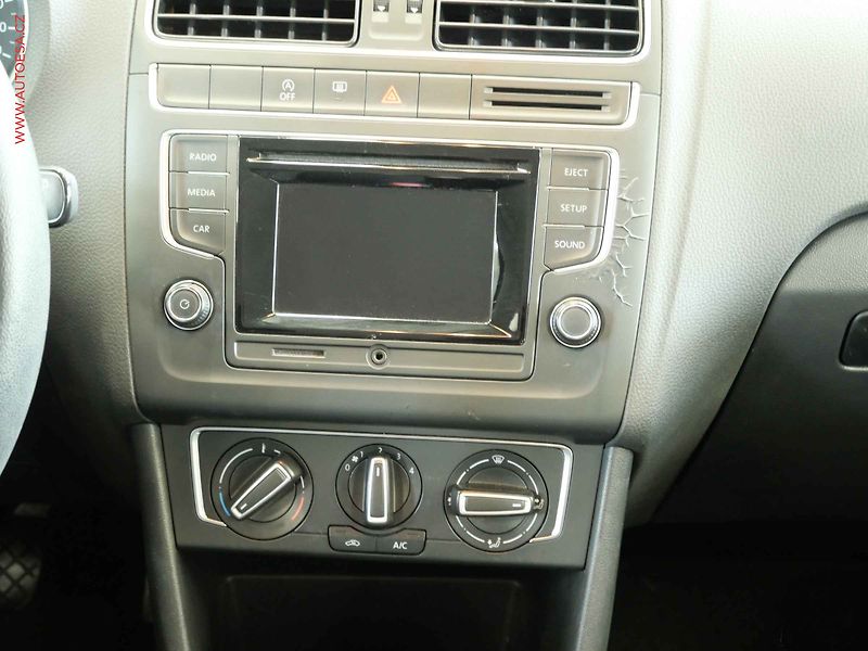 Volkswagen Polo (2014) 1.2TSi, 2.maj, AC - fotka 13 z 16