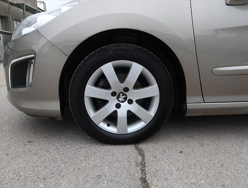 Peugeot 308 (2013) Style 1.6 HDi, Serv.kniha - fotka 14 z 19