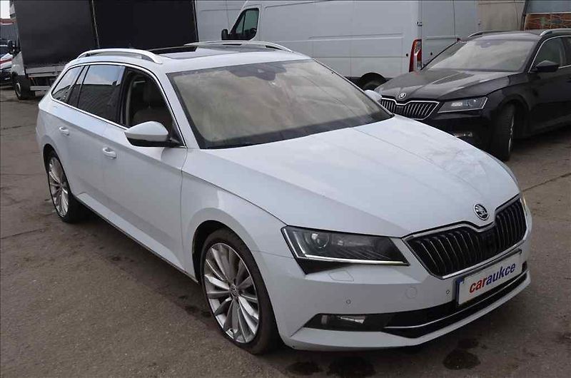 Škoda Superb (2018) COMBI III. 2,0 TSI DSG 4X4 - fotka 3 z 19