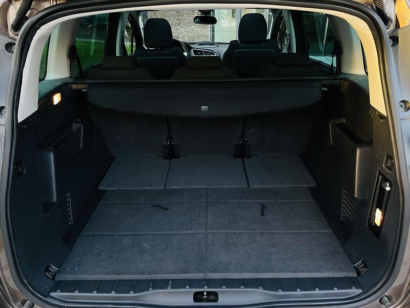 Peugeot 5008 2.0HDi MAN 1MAJITEL SENZORY  - fotka 19 z 43