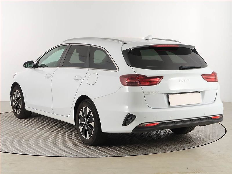 Kia Ceed (2024) Gold 1.5 T-GDI - fotka 4 z 18