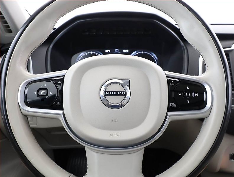 Volvo XC90 (2018) D5 AWD - fotka 8 z 21
