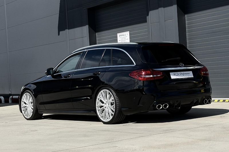 Mercedes-Benz Třídy C (2020) C 220d 4Matic AMG Line - fotka 13 z 81