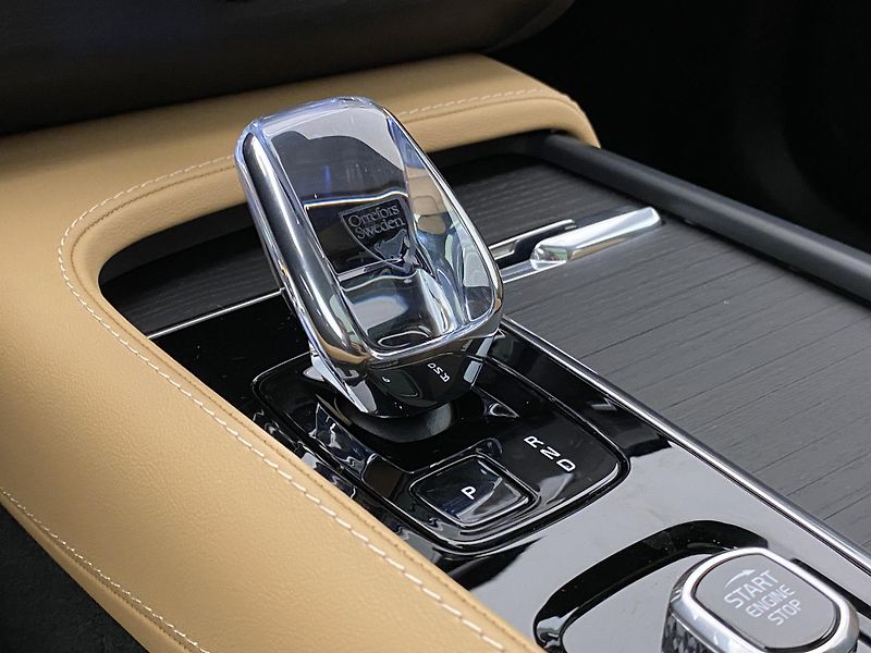Volvo XC90 B5 AWD BRIGHT ULTRA AUT CZ 7m - fotka 28 z 66