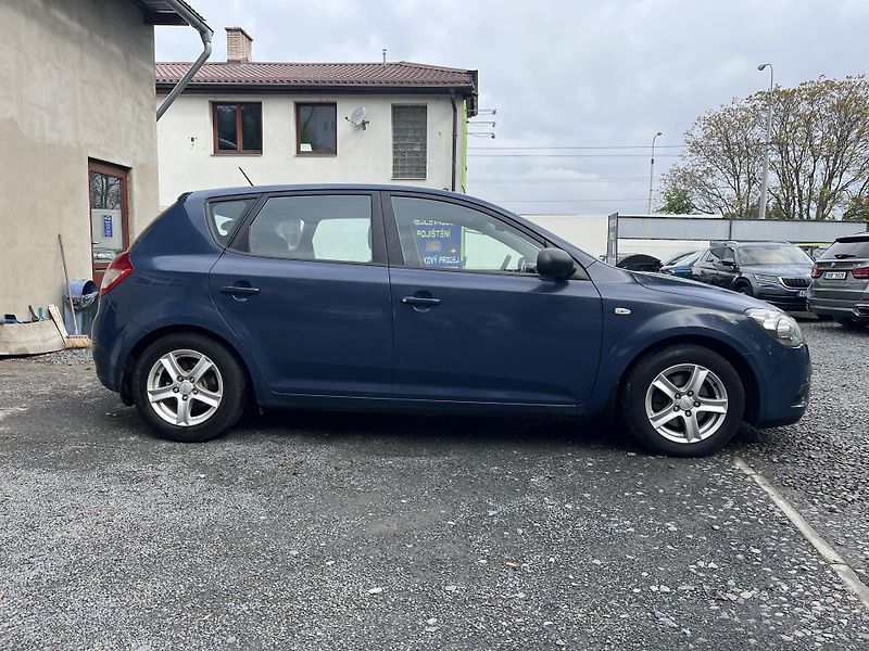Kia Ceed (2010) 1,6 CRDi 85 Kw ČR!!! - fotka 4 z 16