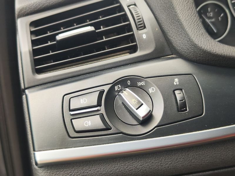 BMW X3 20d/135kW xDrive ČR - fotka 30 z 33