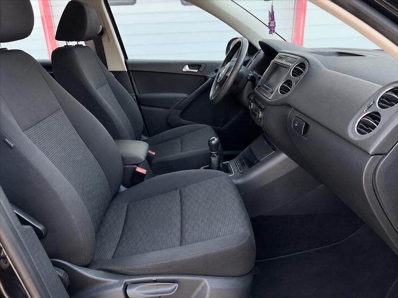 Volkswagen Tiguan 1,4 Tsi trend&Fun - fotka 8 z 10