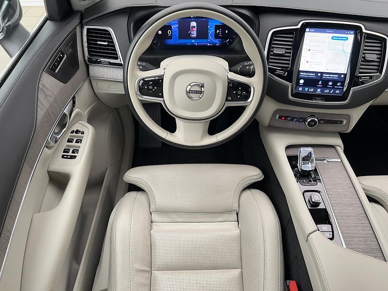Volvo XC90 2.0 B5 4x4 PLUS Bright Vzduch - fotka 15 z 32