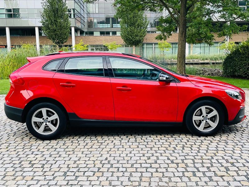 Volvo V40 2.0D3 AUT CROSS COUNTRY TAŽNÉ - fotka 9 z 40