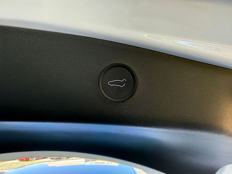 Tesla Model 3 Performance 82 kWh - fotka 33 z 37