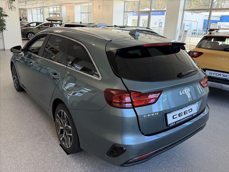 Kia Ceed 1,5 T-GDI SW 7DCT TOP+Business - fotka 5 z 10