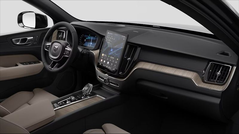 Volvo XC60 (2025) 2,0   T6 AWD PLUS DARK PHEV - fotka 2 z 2