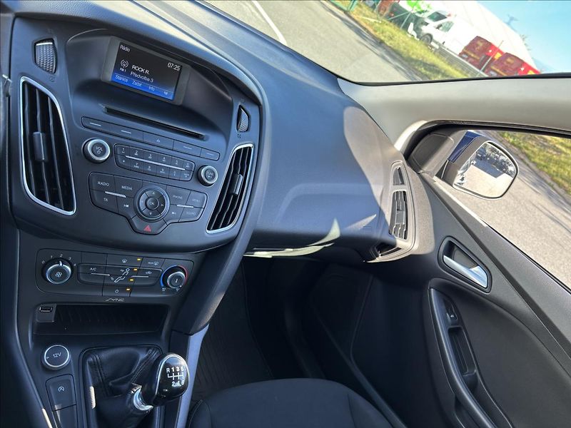 Ford Focus 1,5 TDCI 70kW Trend - fotka 27 z 28