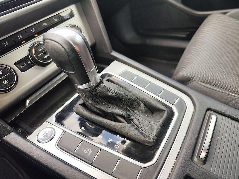Volkswagen Passat 2.0 TDi/110kW Comfortline DSG - fotka 23 z 32
