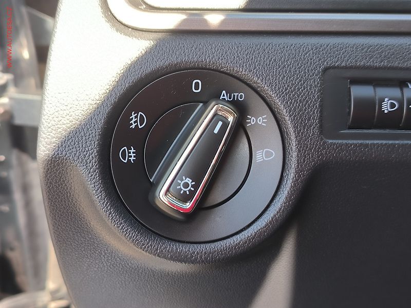 Škoda Rapid (2016) 1.6 TDi, xenon, autoAC - fotka 17 z 19