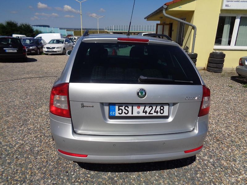 Škoda Octavia 1,6 MPI - fotka 6 z 16