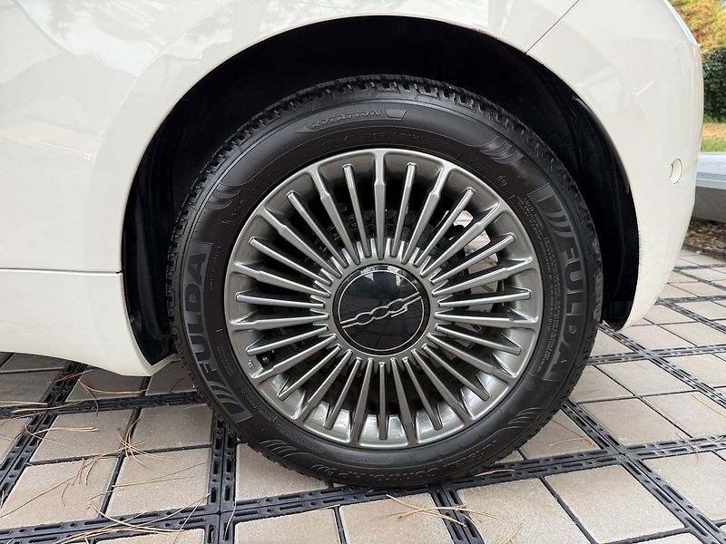 Fiat 500 LaPrima 42 kWh JBL - fotka 8 z 32