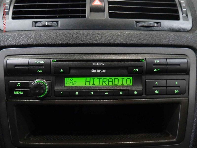 Škoda Octavia (2011) 1.6TDi, AC, el. výbava - fotka 12 z 13