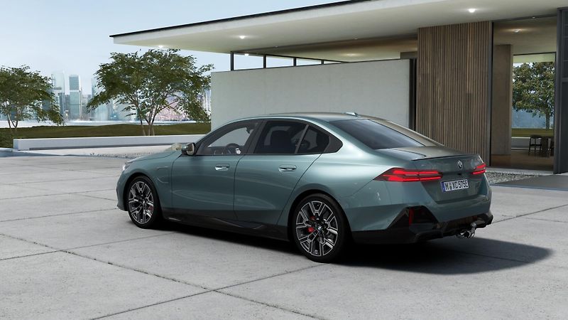 BMW Řada 5 530e xDrive (POUZE DO 30.09.) - fotka 2 z 13