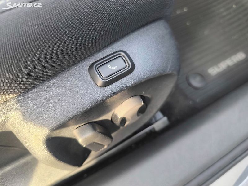 Škoda Superb -DPH,KRÁSNÝ,CZ,VÝBAVA,MASÁŽE - fotka 14 z 35