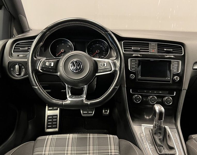 Volkswagen Golf 2.0 TDI DSG GTD - fotka 5 z 15