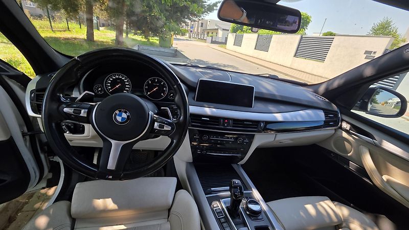 BMW X5 (2017) Prodám BMW X5 xDrive 30d - fotka 17 z 30