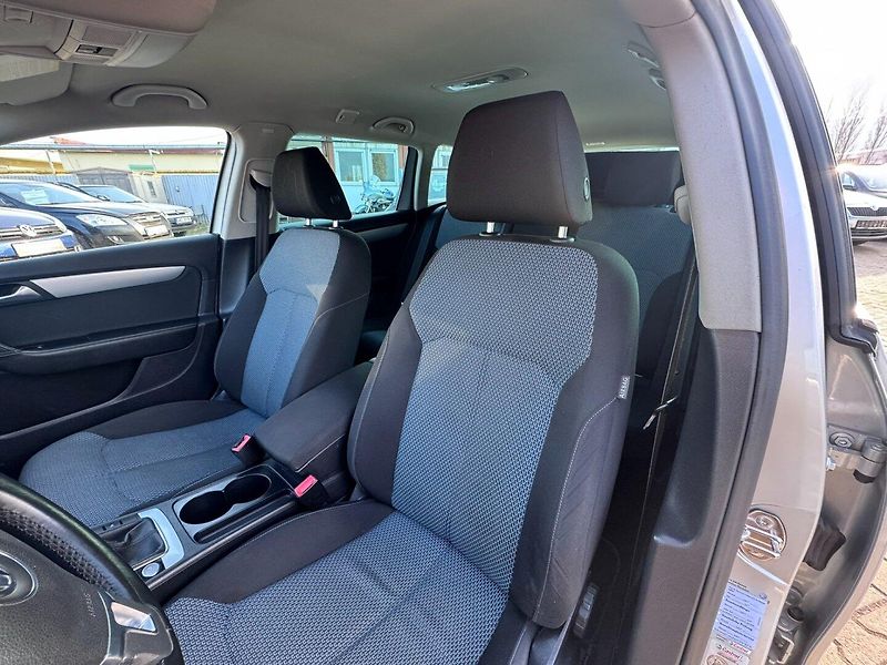 Volkswagen Passat (2012) 1,6 TDI 77 KW KOLA STK - fotka 15 z 46