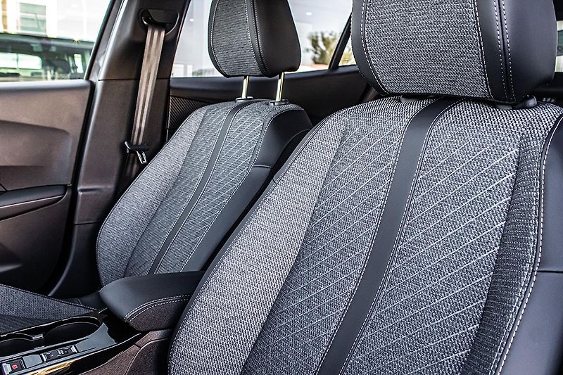 Peugeot 2008 (2026) 1,2 ALLURE Hybrid 145 e-DCS6 - fotka 11 z 16