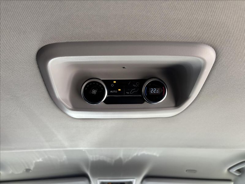 Ford Tourneo Custom 2,0 EcoBlue 125kW TitaniumX L1 - fotka 17 z 44