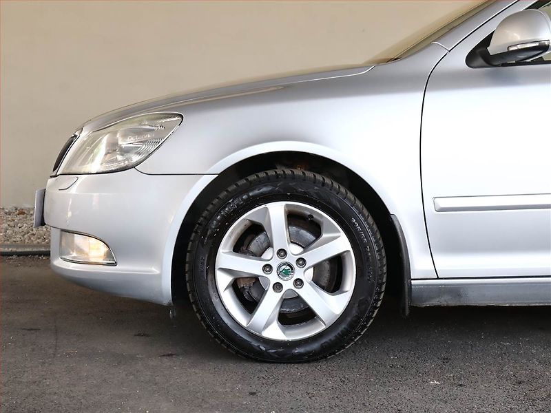 Škoda Octavia (2011) Elegance 1.6 TDI, Automat - fotka 13 z 19