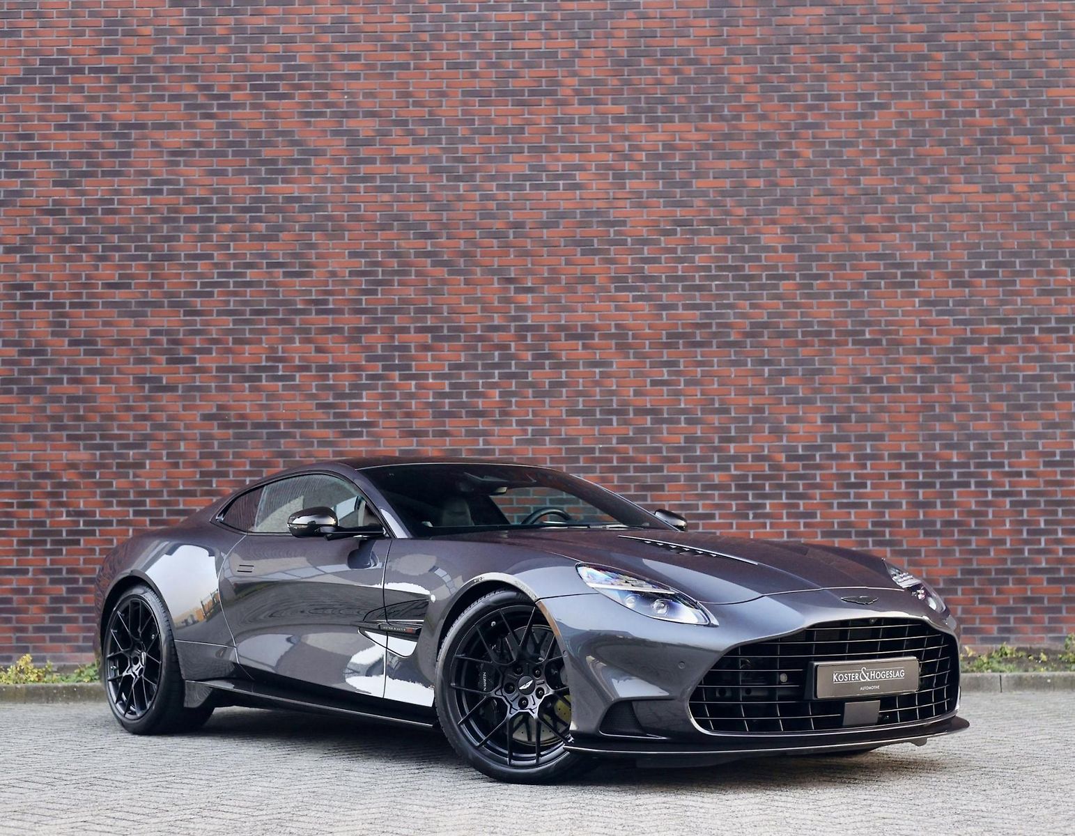 Aston Martin Vanquish 5.2 V12 New model