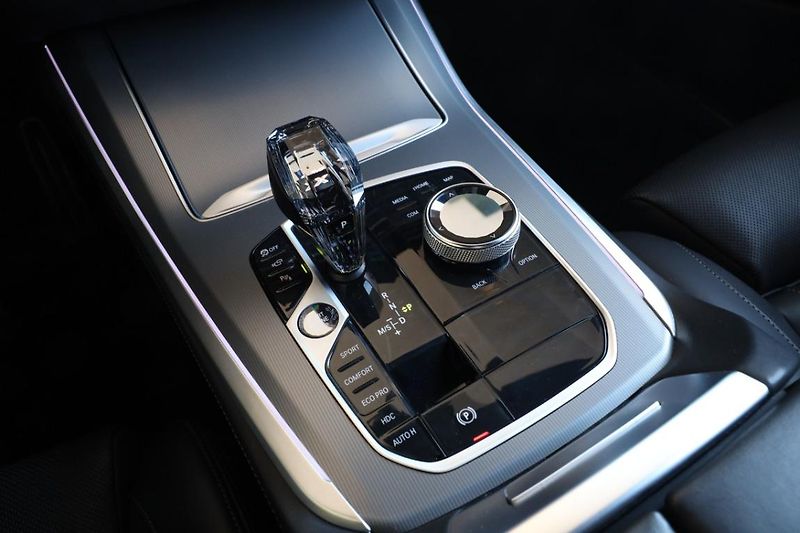 BMW X5 xDrive40i - fotka 13 z 33
