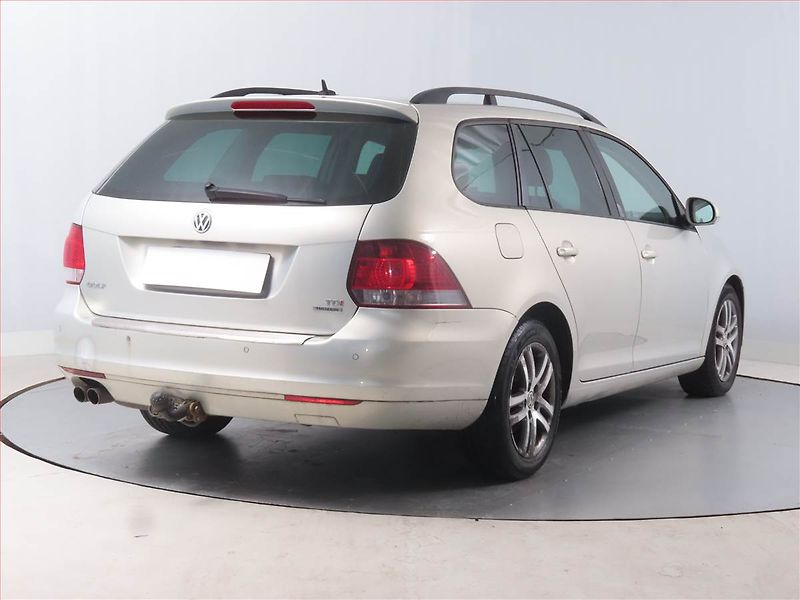 Volkswagen Golf (2010) Comfortline 1.6 TDI, 4X4 - fotka 5 z 14