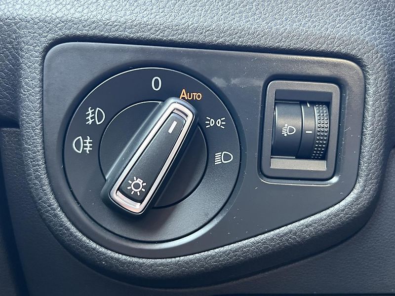 Volkswagen Golf Sportsvan 1.4TSi 92kw DSG KLIMA - fotka 14 z 48