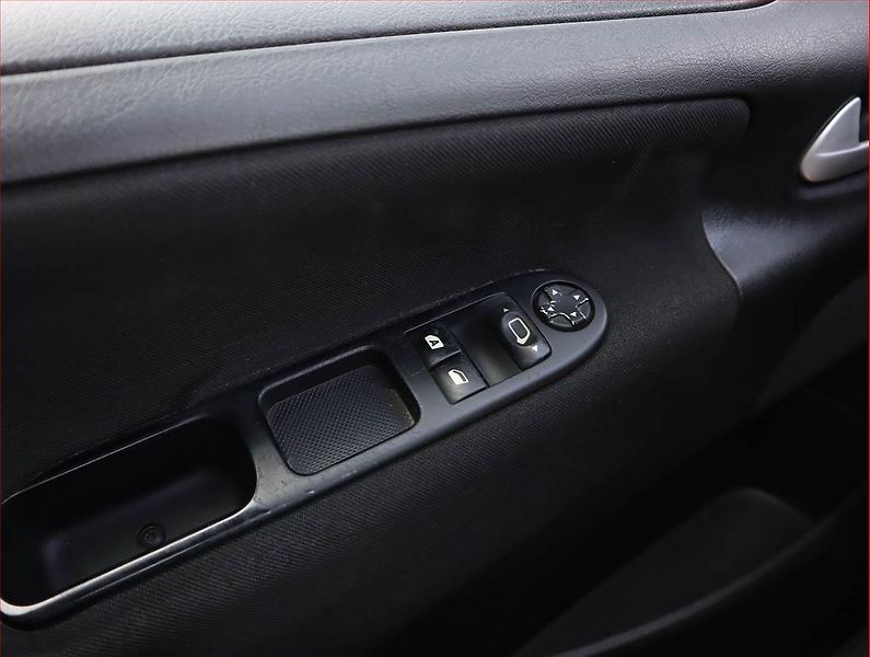 Peugeot 207 (2008) 1.4 VTi, Serv.kniha, po STK - fotka 13 z 14