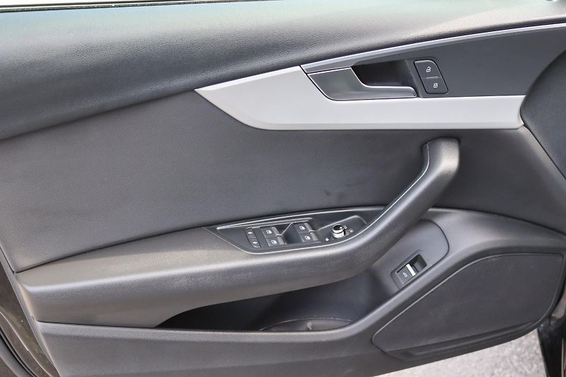 Audi A4 2.0TDI S-TRONIC SEDAN 110kW - fotka 18 z 50